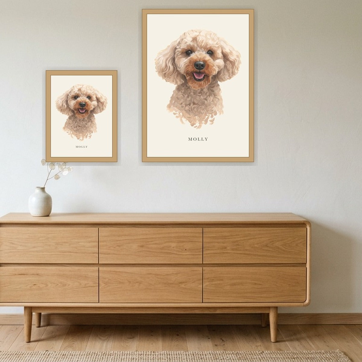 Hundporträtt i 30×40 cm och 50×70 cm bredvid varandra över en byrå
